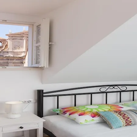 Holiday La Strada- Three Bedroom Holiday With Terrace *