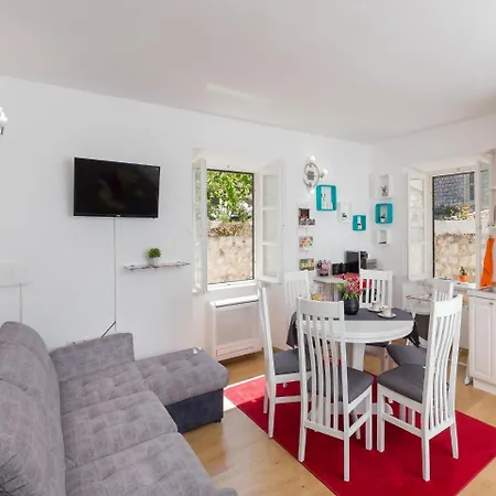 Holiday La Strada- Three Bedroom Holiday With Terrace *